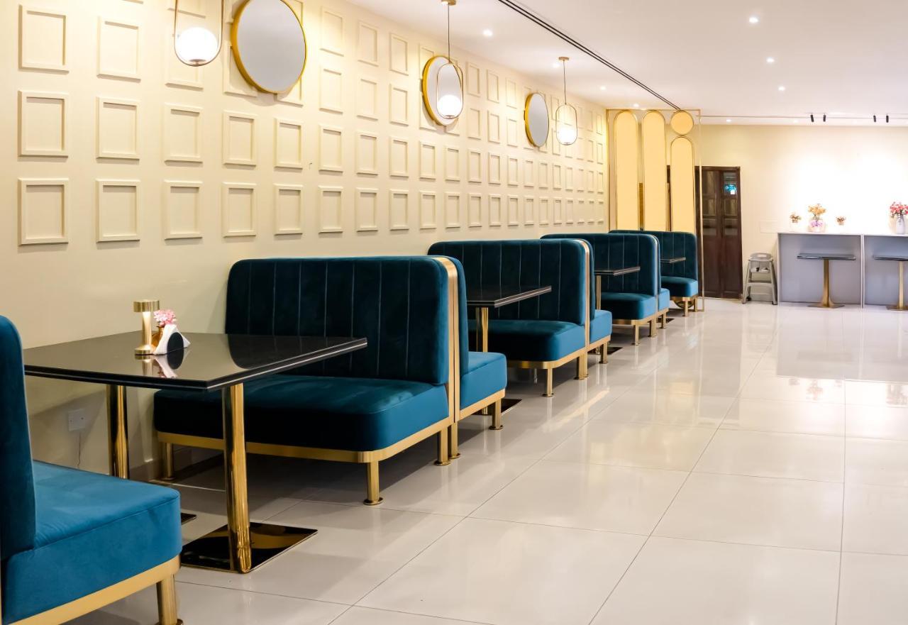 Howard Johnson Plaza By Wyndham Deira होटल Dubai